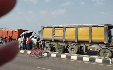 खौफनाक मंजर: राम वन गमन मार्ग पर दो डंपरों की जोरदार टक्कर, कटर से काटकर केबिन से निकाला गया मरणासन्न चालक