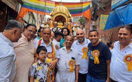 भगवान महावीर की भव्य रथयात्रा में उमड़ा जनसैलाब, आचार्य श्रुत सागर ने दिया विश्व शांति का संदेश