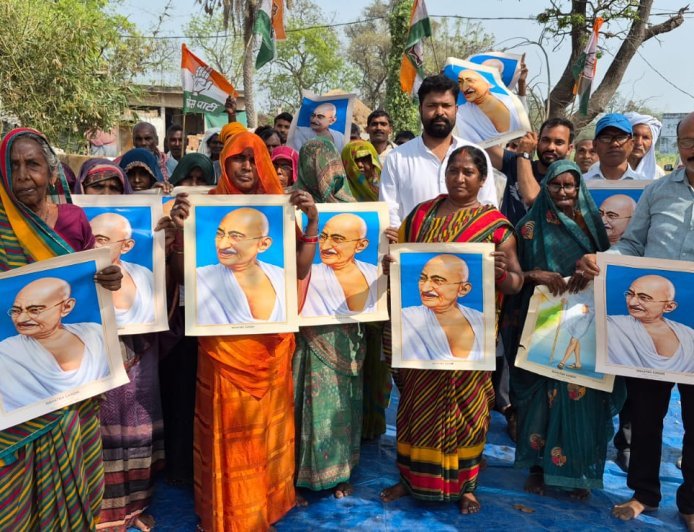 प्रयागराज: 'जीरामजी' योजना के विरोध में कांग्रेस का हुंकार, मनरेगा की बहाली के लिए छिड़ा संग्राम