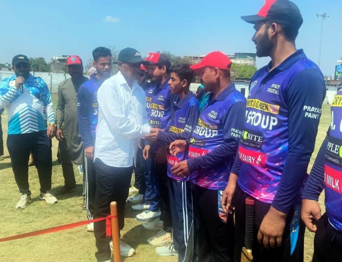 वसीयाबाद टाइगर, प्रयाग पेंट और कुम्बियाना वारियर्स की सेमीफाइनल में धमाकेदार एंट्री