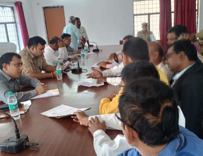 जनसमस्याओं के निस्तारण में लापरवाही बर्दाश्त नहीं: कुंडा में सीओ की अध्यक्षता में 'संपूर्ण समाधान दिवस' संपन्न