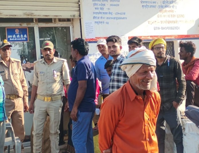 कुंडा में रफ्तार का कहर: दो अलग-अलग सड़क हादसों में दो बाइक सवार गंभीर रूप से घायल