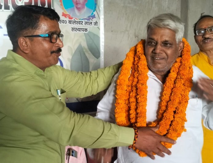 बलिया: पत्रकारिता की मजबूती के लिए एकजुटता जरूरी, ग्रापए ने बांटे पहचान पत्र