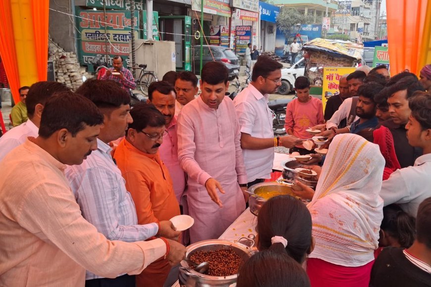 कल्याणपुर में माँ वैष्णो देवी मंदिर में उमड़ा जनसैलाब, मेवायुक्त हलवे और चने का बँटा महाप्रसाद