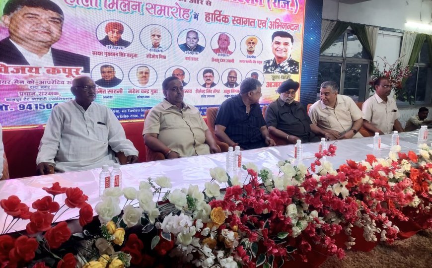 कानपुर: टेंट व्यापारी एसोसिएशन ने फूलों की होली के साथ मनाया मिलन समारोह, पूर्व विधायक अजय कपूर ने दीं शुभकामनाएँ