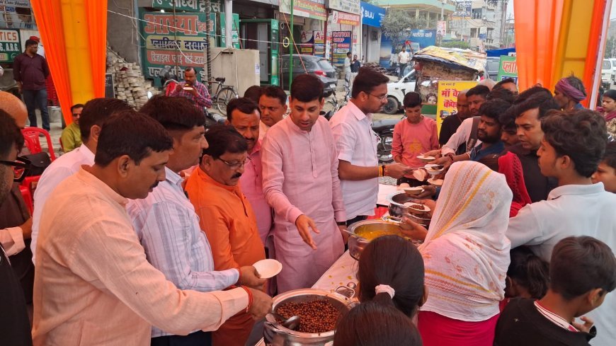 कल्याणपुर में माँ वैष्णो देवी मंदिर में उमड़ा जनसैलाब, मेवायुक्त हलवे और चने का बँटा महाप्रसाद