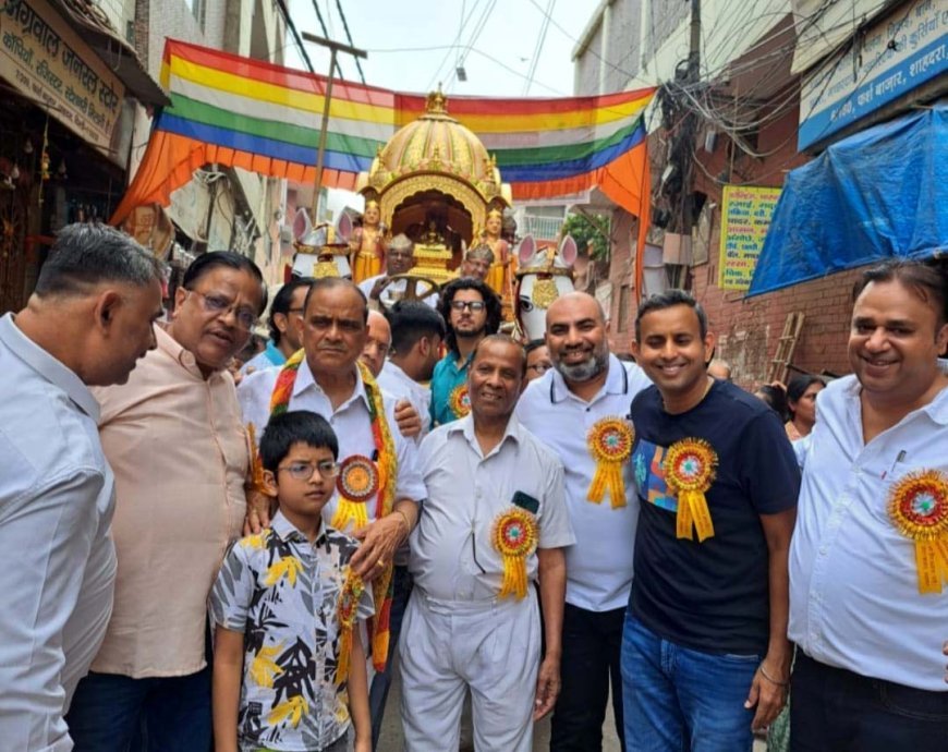 भगवान महावीर की भव्य रथयात्रा में उमड़ा जनसैलाब, आचार्य श्रुत सागर ने दिया विश्व शांति का संदेश