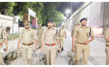 कौशाम्बी: आधी रात सड़कों पर उतरे एसपी सत्य नारायण प्रजापत, सैनी बाजार में सुरक्षा का लिया जायजा