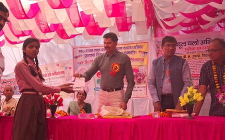 टांडा: शिक्षा की अलख जगाने 'स्कूल चलो अभियान' का आगाज, मेधावी छात्रों पर हुई पुरस्कारों की बौछार