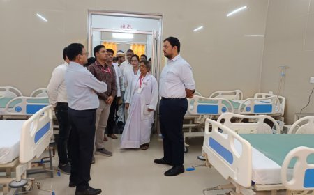 जिला अस्पताल की इमरजेंसी यूनिट का औचक निरीक्षण, लापरवाही पर दी सख्त चेतावनी