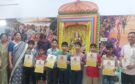 मथुरा: प्रतिभा का सम्मान! नवसंवत्सर मेला समिति ने विजेताओं पर की नकद पुरस्कारों की वर्षा