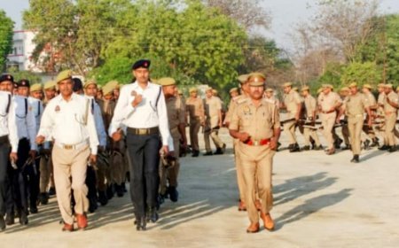 कौशाम्बी: एसपी सत्य नारायण प्रजापत ने ली परेड की सलामी, पुलिस लाइन की व्यवस्थाओं का परखा हाल