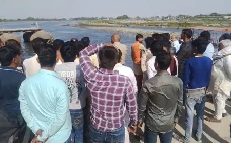 वृंदावन : श्रृंगार घाट के पास यमुना में पलटा स्टीमर, 6 की मौत, कई लापता