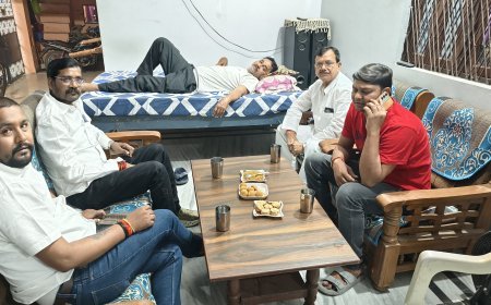 भरवारी: पत्रकार राजू सक्सेना का हाल जानने पहुंचे पूर्व चेयरमैन और गणमान्य लोग, जल्द स्वस्थ होने की कामना