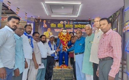 कानपुर: 'जय भीम' के नारों के साथ गूंजा गुजैनी, पूर्व CMO की मौजूदगी में केक काटकर मनाया गया बाबा साहब का जन्म उत्सव