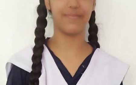 अभावों को पछाड़ त्रिशनित ने रची सफलता की इबारत: टूटी कलम से लिखा जीत का नया अध्याय