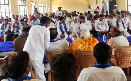 पाल और पासी समाज के सैकड़ों लोगों ने थामा 'नीला झंडा', ब्राह्मणों ने दिया नया नारा