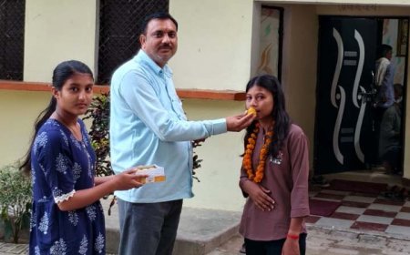 यूपी बोर्ड 2026: सालिक राम दयाराम शास्त्री इंटर कॉलेज के मेधावियों का जलवा, टॉपर्स ने लहराया सफलता का परचम