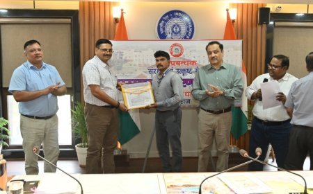 उत्तर मध्य रेलवे: संरक्षा में सतर्कता दिखाने वाले 10 रेलकर्मी सम्मानित, धर्मेंद्र कुमार सिंह चुने गए 'सर्वश्रेष्ठ रेलकर्मी'
