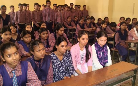 बेलसर: मेधावी छात्रों की मेहनत समाज में दिलाती है विशिष्ट पहचान, आजाद नगर में प्रतिभाओं का भव्य सम्मान