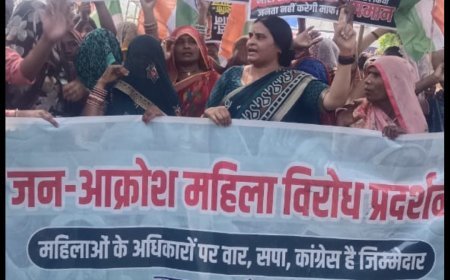 कौशाम्बी: नारी शक्ति वंदन अधिनियम के खिलाफ सड़क पर उतरीं महिलाएं, रामपुर सुहेला से अलीपुर तक निकाला पैदल मार्च