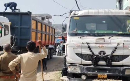 कौशाम्बी: सिराथू रोड पर अनियंत्रित डंपर घर में घुसा, बिजली के तार टूटने से लगा मीलों लंबा जाम