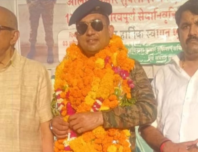 तिरंगा यात्रा से गूंजा बाघराय: सेवानिवृत्त फौजी आलोक शुक्ल के स्वागत में उमड़ा जनसैलाब