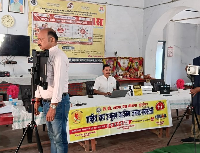 रायबरेली: टीबी के खिलाफ जंग में 'एआई' का प्रहार, अब हाथ में थामी मशीन से होगी फेफड़ों की जांच