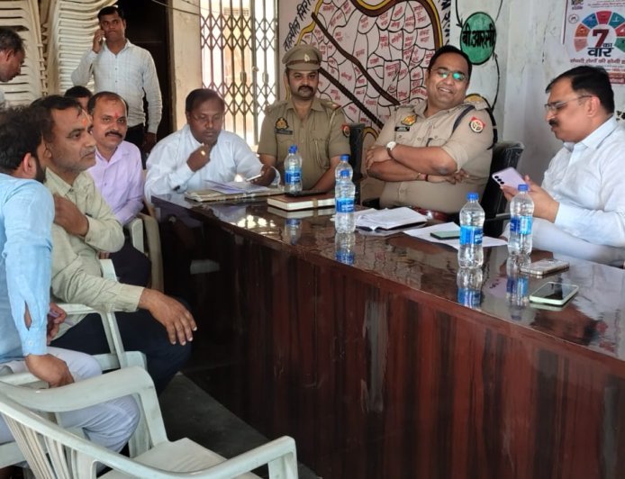 गाँव की समस्या, गाँव में समाधान: एसडीएम चायल ने कशिया पूर्व में लगाई चौपाल, जमीनी विवादों का मौके पर किया निस्तारण