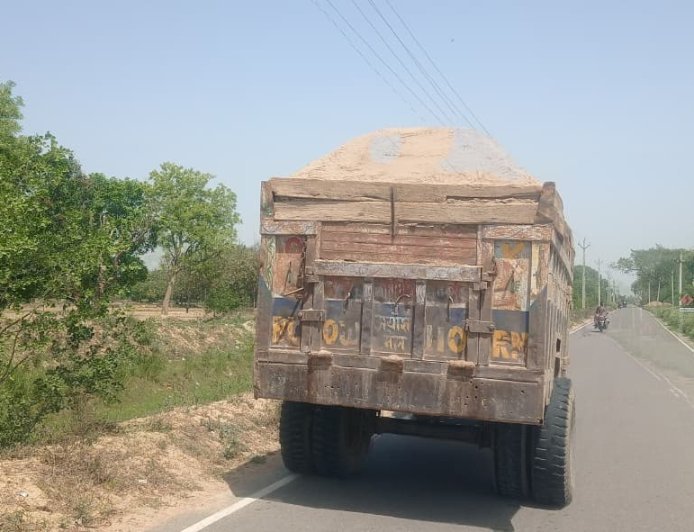 कौशाम्बी में बालू माफियाओं का तांडव: बिना अनुमति डंप हो रहा 'काला सोना', राजस्व को लाखों की चपत