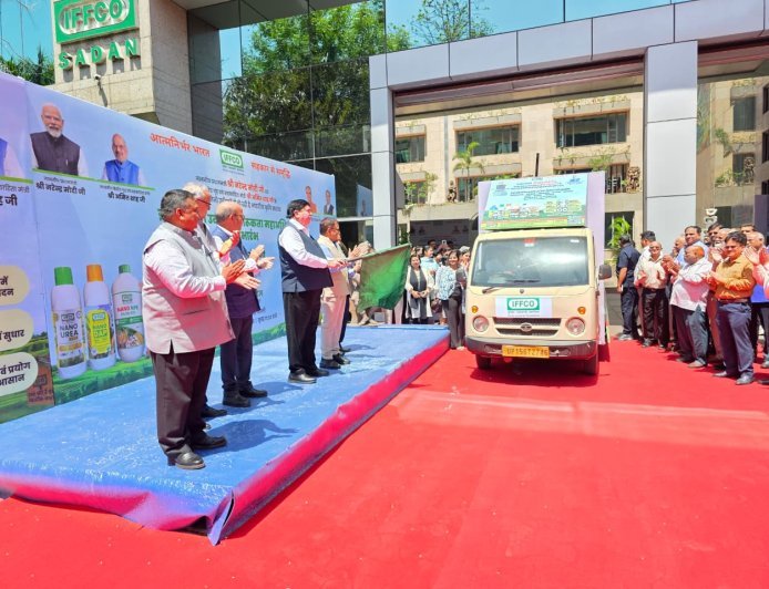 इफको का महा-अभियान: दिल्ली से नैनो प्रचार वैन रवाना, खेती में तकनीक और परंपरा का होगा संगम