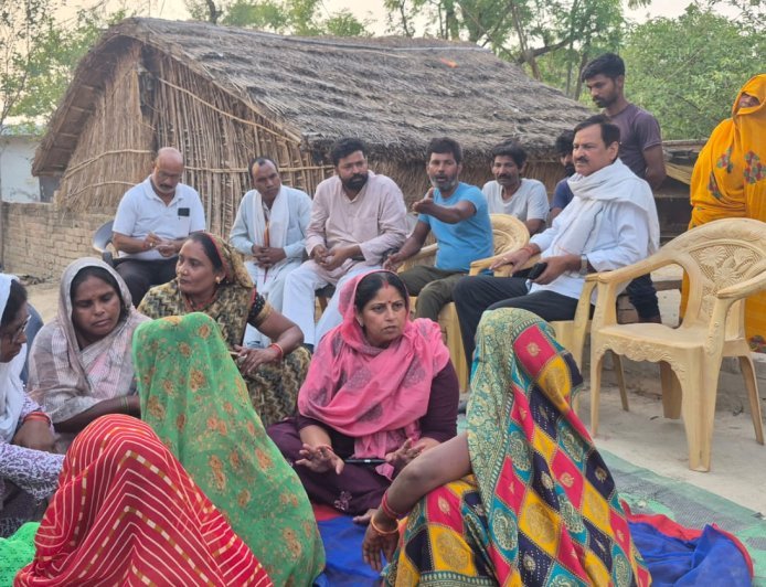 प्रयागराज: बीरकाजी कांड में मृतका के परिजनों से मिला कांग्रेस का प्रतिनिधिमंडल, 25 लाख सहायता की मांग