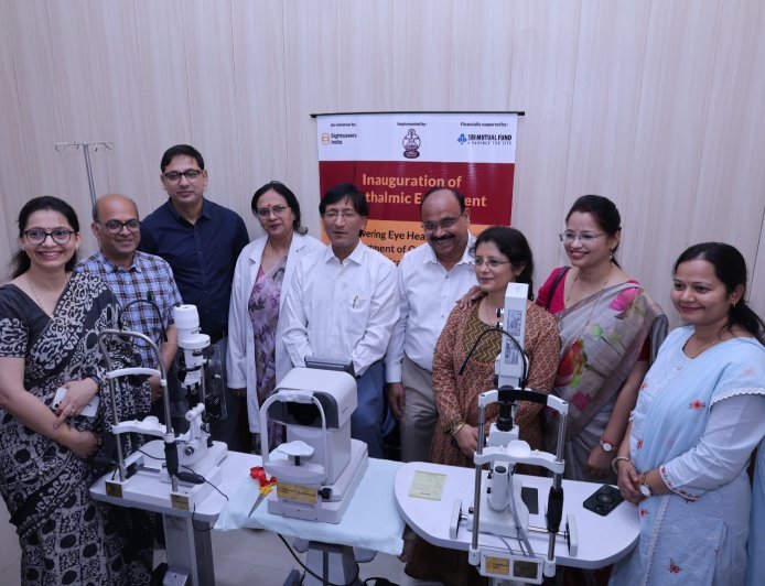 जीएसवीएम मेडिकल कॉलेज में अब होगा आंखों का हाई-टेक इलाज, 50 लाख के आधुनिक उपकरण हुए भेंट