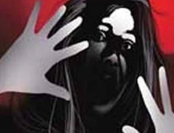 दिल्ली के पॉश इलाके में सनसनी: IRS अधिकारी की बेटी की दुष्कर्म के बाद हत्या, मोबाइल चार्जर से घोंटा गला