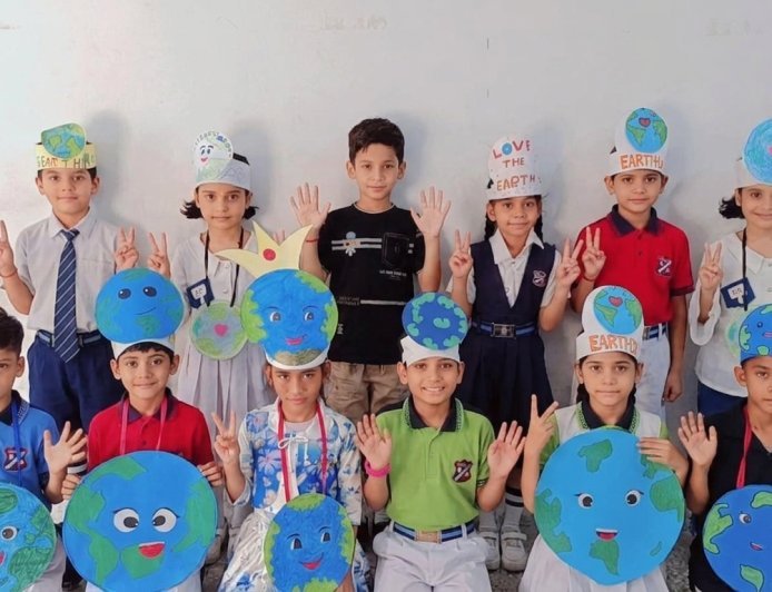 अवध कॉलेजिएट में 'पृथ्वी दिवस' की धूम: नौनिहालों ने लिए पर्यावरण संरक्षण के संकल्प