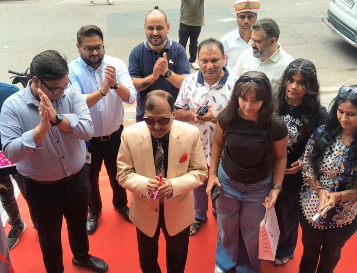 iCrest एप्पल स्टोर के उद्घाटन से मुरादाबाद को मिली डिजिटल सौगात