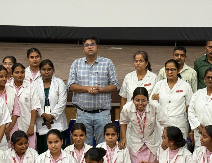 मन स्वस्थ तो तन स्वस्थ: महामाया मेडिकल कॉलेज में डिप्रेशन और तनाव के विरुद्ध छात्रों को मिला 'संजीवनी' मंत्र