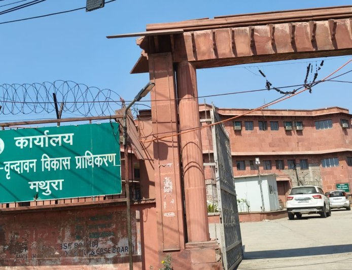 मथुरा में अवैध निर्माणों का 'मायाजाल': प्राधिकरण के नोटिस बने कागजी घोड़े, धड़ल्ले से खड़ा हो रहा कंक्रीट का जंगल