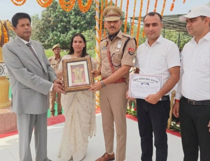 कौशाम्बी: खाकी को मिले 390 नए जांबाज; भव्य दीक्षांत परेड में मंडलायुक्त ने दिलाई कर्तव्यनिष्ठा की शपथ