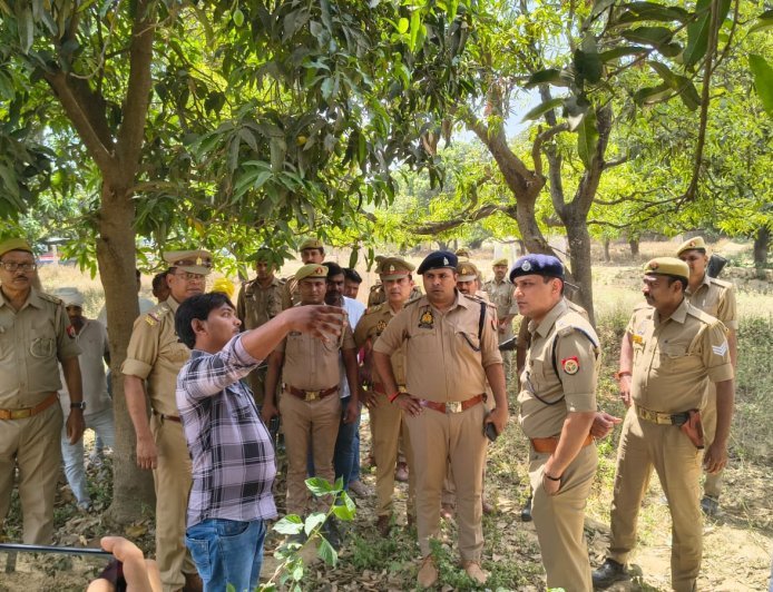 प्रतापगढ़: आम के बाग में पेड़ से लटका मिला युवती का शव, दुष्कर्म के बाद हत्या की आशंका से सनसनी