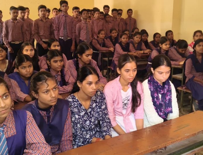 बेलसर: मेधावी छात्रों की मेहनत समाज में दिलाती है विशिष्ट पहचान, आजाद नगर में प्रतिभाओं का भव्य सम्मान