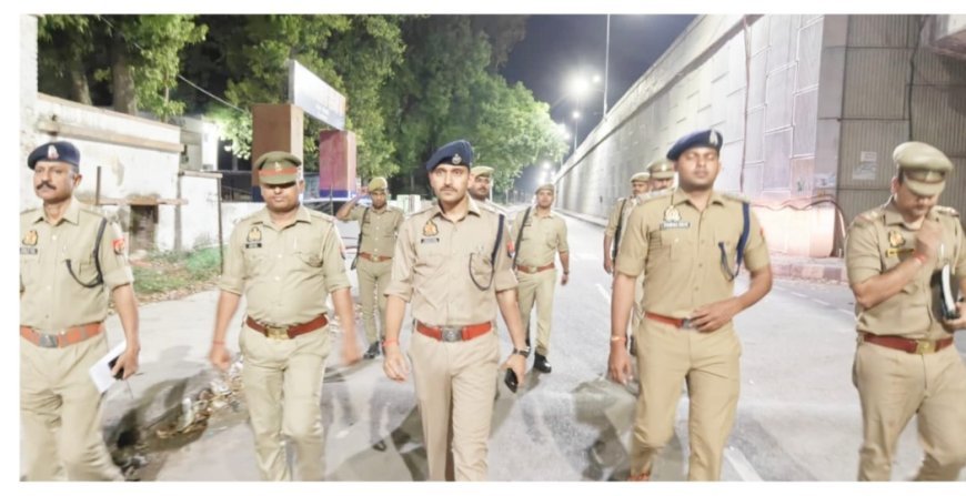 कौशाम्बी: आधी रात सड़कों पर उतरे एसपी सत्य नारायण प्रजापत, सैनी बाजार में सुरक्षा का लिया जायजा