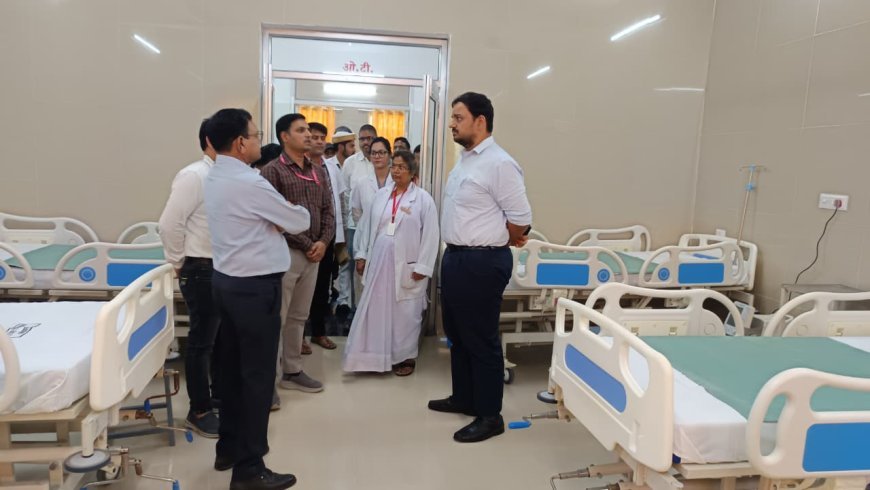 जिला अस्पताल की इमरजेंसी यूनिट का औचक निरीक्षण, लापरवाही पर दी सख्त चेतावनी