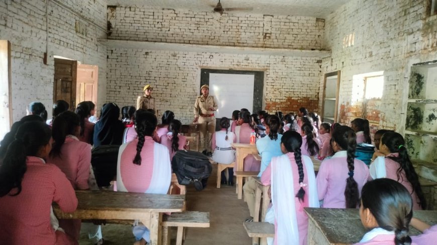 मिशन शक्ति: मानिकपुर पुलिस ने छात्राओं को सिखाए सुरक्षा के गुर, हेल्पलाइन नंबरों के प्रति किया जागरूक