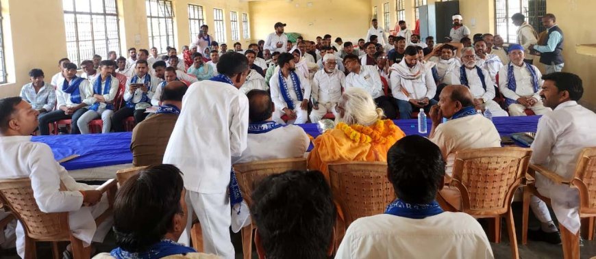 पाल और पासी समाज के सैकड़ों लोगों ने थामा 'नीला झंडा', ब्राह्मणों ने दिया नया नारा