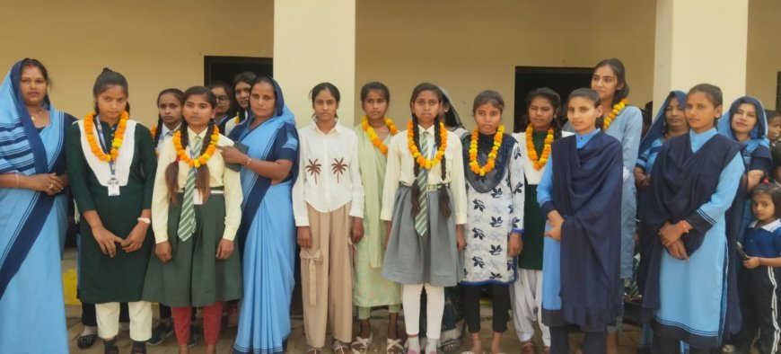 प्रतापगढ़: रामपुर संग्रामगढ़ में मेधावियों का जलवा, काजल पटेल और गायत्री पाल ने बोर्ड परीक्षा में लहराया परचम