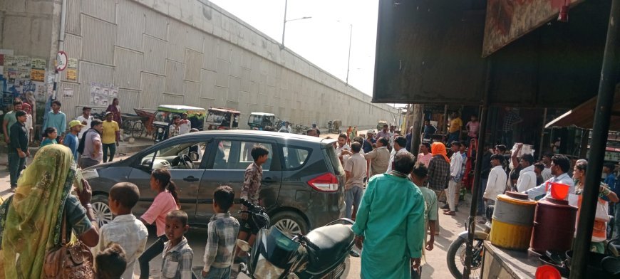 कौशाम्बी: चाकवन चौराहे पर तेज रफ्तार कार ने ई-रिक्शा को रौंदा, मची अफरा-तफरी