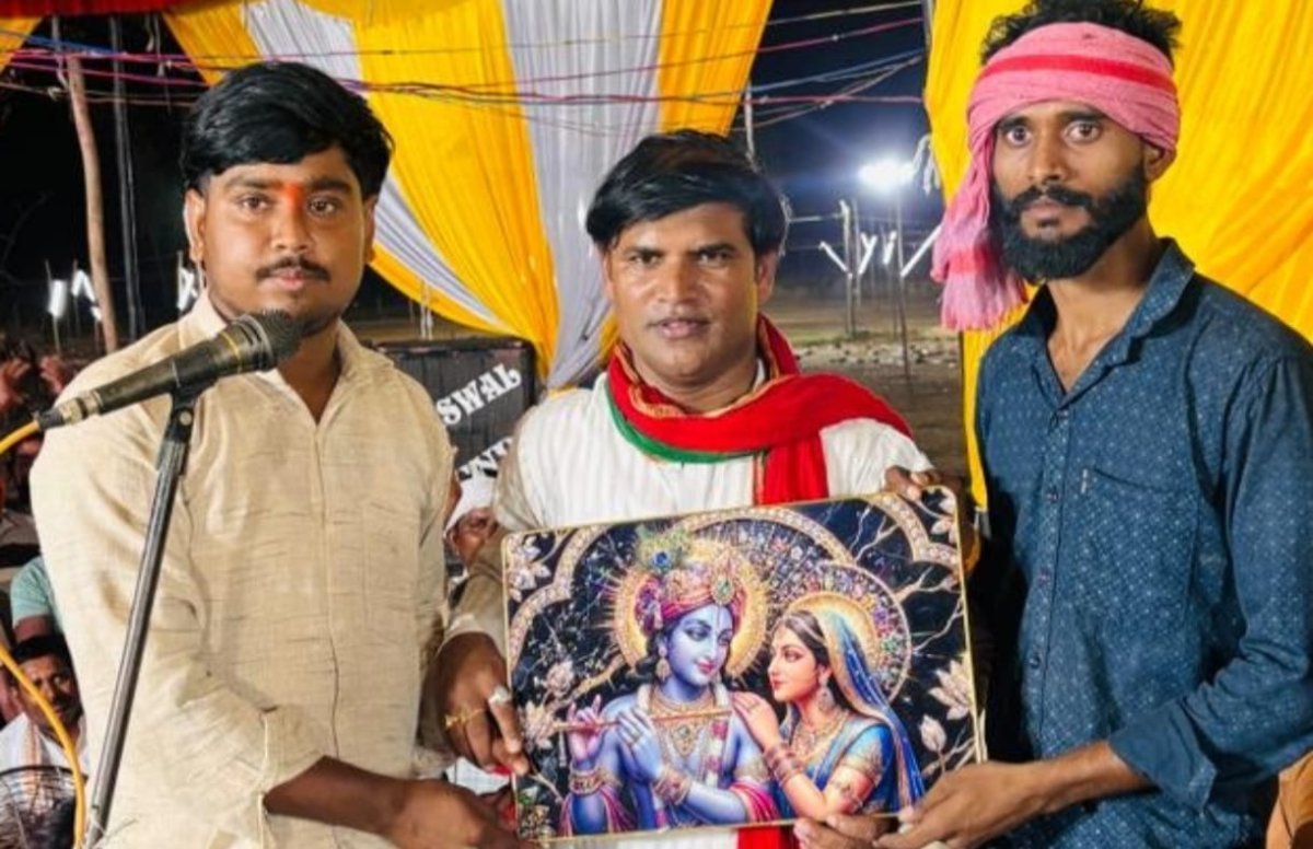 महंदापुर में लोकगायकों का हुआ भव्य सम्मान, गीतों से दी सामाजिक सीख