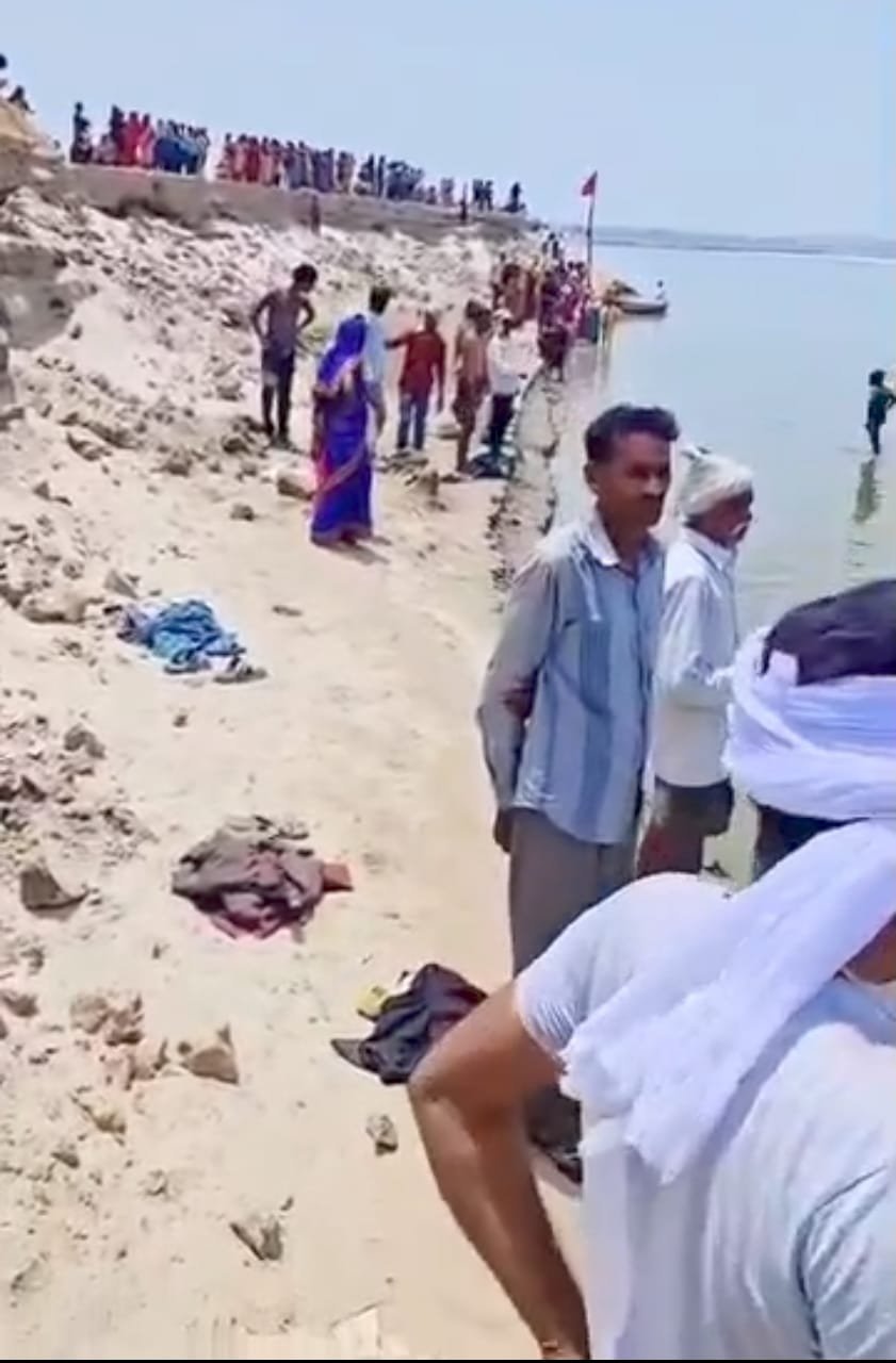 गंगा स्नान के दौरान बड़ा हादसा, गहरे पानी में समाए चार दोस्त; दो सुरक्षित, दो की तलाश जारी