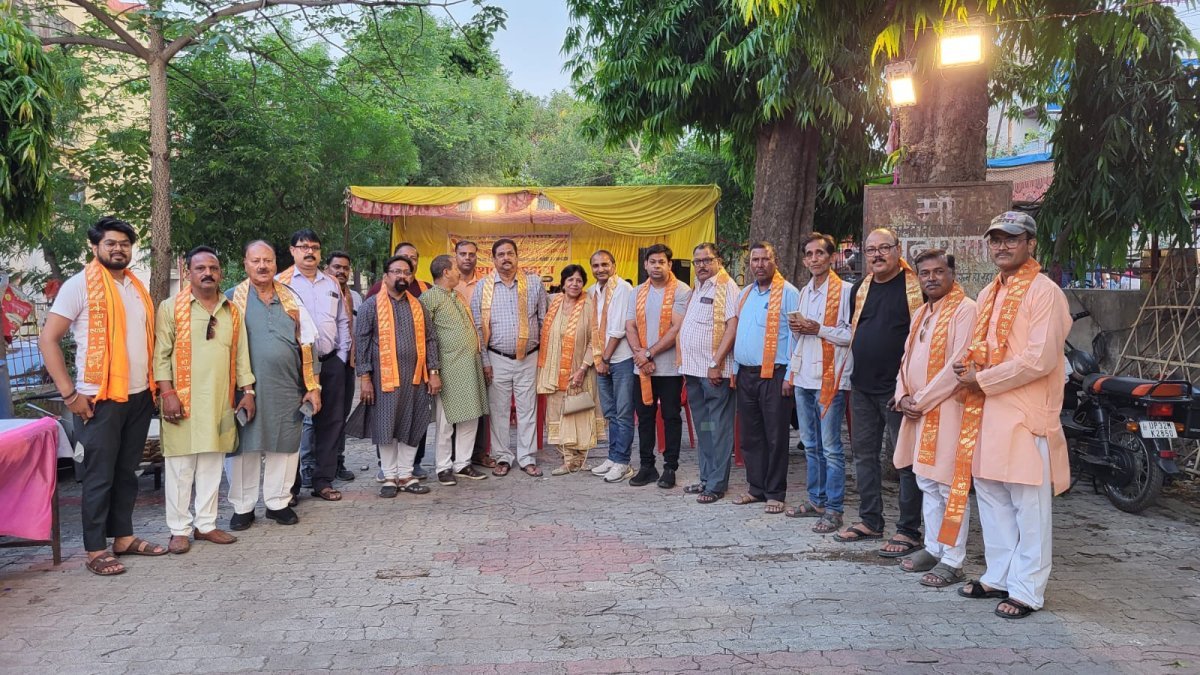 जी.एस. सोशल संस्था ने राजाजीपुरम में सजाई भजनों की महफिल, उमड़ा जनसैलाब